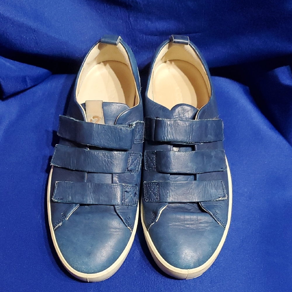 Ecco Men's Blue Leather Strap Sneakers
